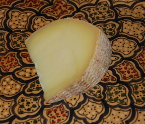 berkswell_cheese_by_cheesechatter_april_2011
